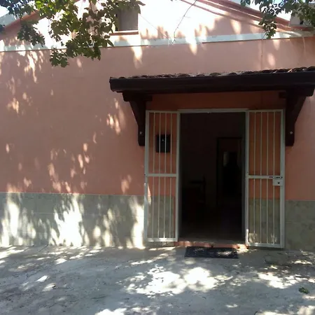 La Casetta Nel Pollino بيت للعطل *